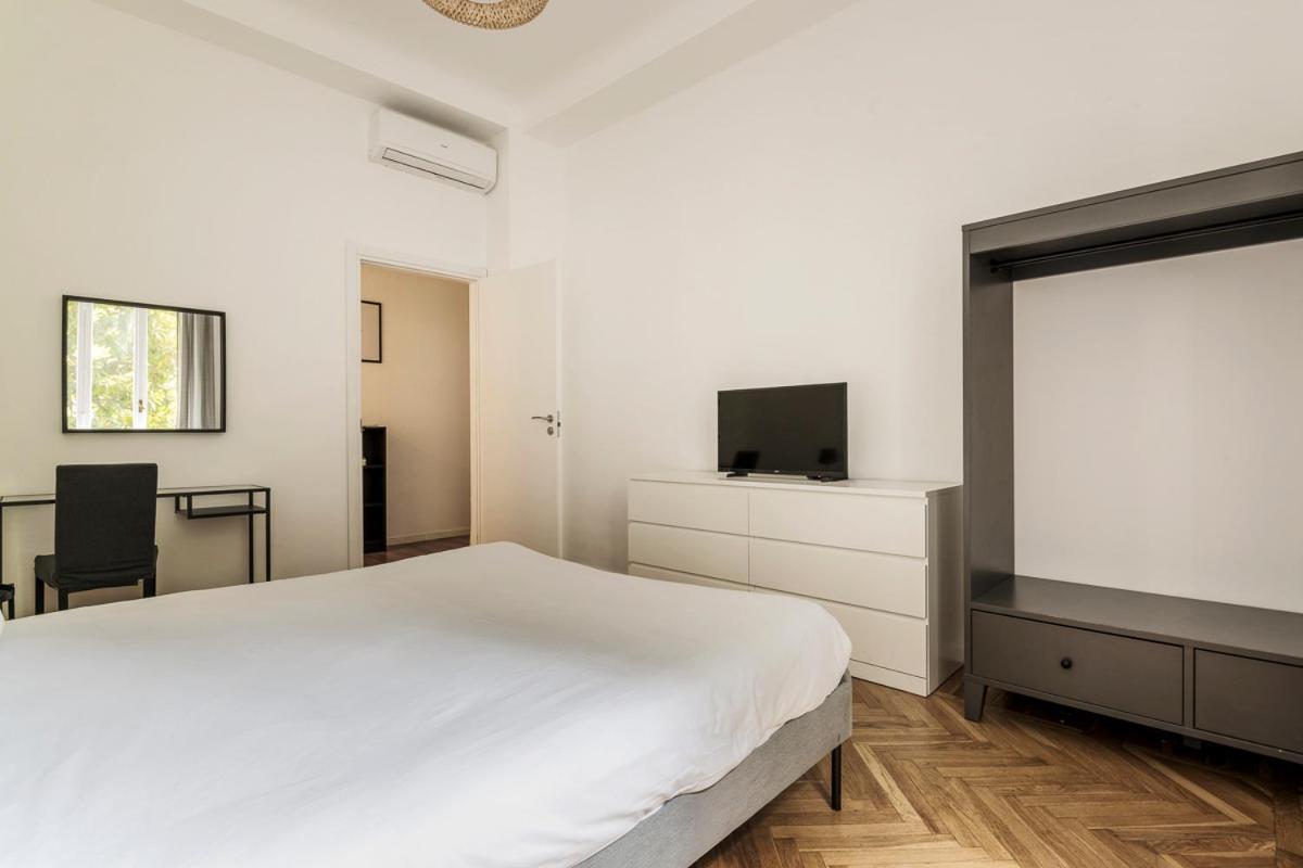 Luxury 4 Bedrooms Apartments Close To Duomo Milão Exterior foto